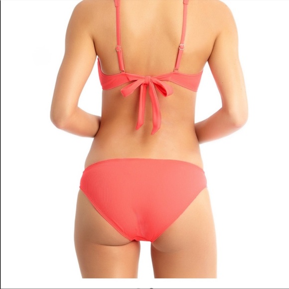 Bikini - Picture 2 of 3